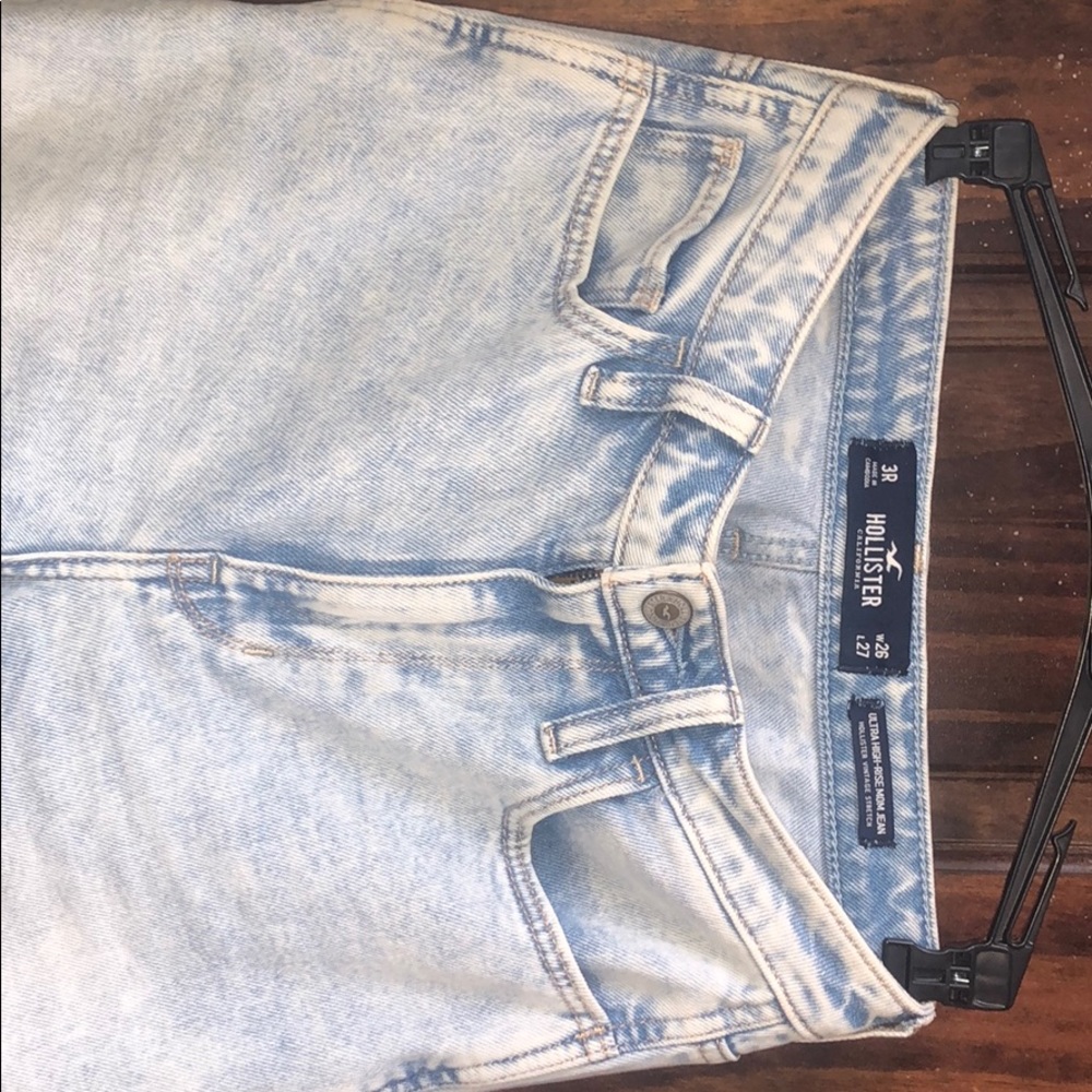 Light wash hollister mom jeans🤩🤩